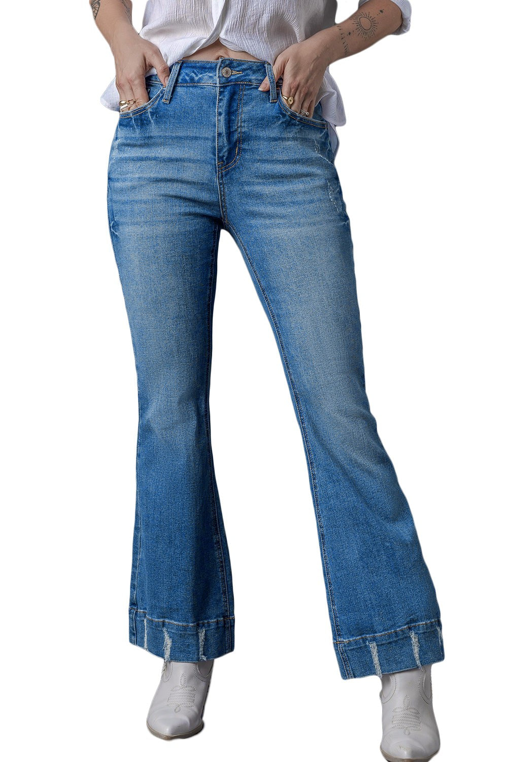 Sky Blue Slight Distressed Medium Wash Flare Jeans


		Designed for daily occasions, these stylish flared jeans won't let you down
	
	
		The high waistline is very flattering to bring a slender figure
	
	
		BottomsDalilly Designs BoutiqueSky Blue Slight Distressed Medium Wash Flare Jeans