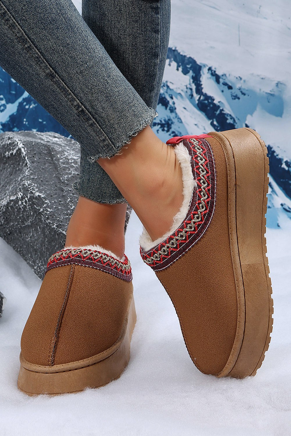 Chestnut Suede Contrast Print Plush Lined Snow Boots


		Step into comfort and style with its round-toe design and slip-on style
	
	
		Keep your feet warm during winter with the thermal plush-lined design
	
	
Shoes & BagsDalilly Designs BoutiqueChestnut Suede Contrast Print Plush Lined Snow Boots