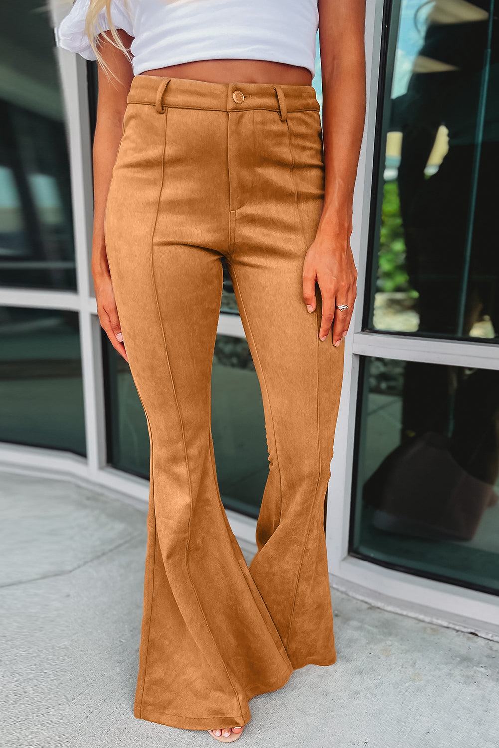 Brown Exposed Seam Flare Suede Pants with Pockets

The high-waist pants provide a chic and trendy appearance and elongate your legs
Crafted from premium suede fabric, exudes a touch of sophistication and elegance
BottomsDalilly Designs BoutiqueBrown Exposed Seam Flare Suede Pants