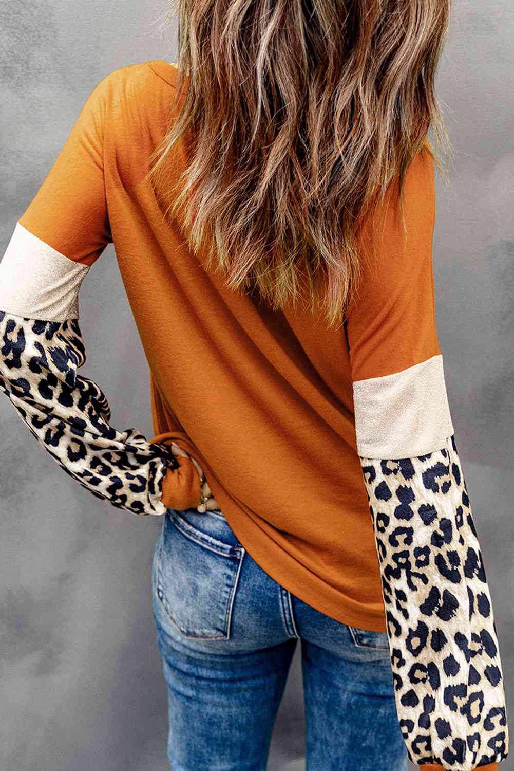 Leopard Long Sleeve Round Neck Sweatshirt
Pattern type: Leopard
Style: Casual
Features: Basic style
Neckline: Round neck
Length: Regular
Sleeve length: Long sleeves
Sleeve type: Dropped shoulders
Sheer: OpaTopsDalilly Designs BoutiqueLeopard Long Sleeve Round Neck Sweatshirt