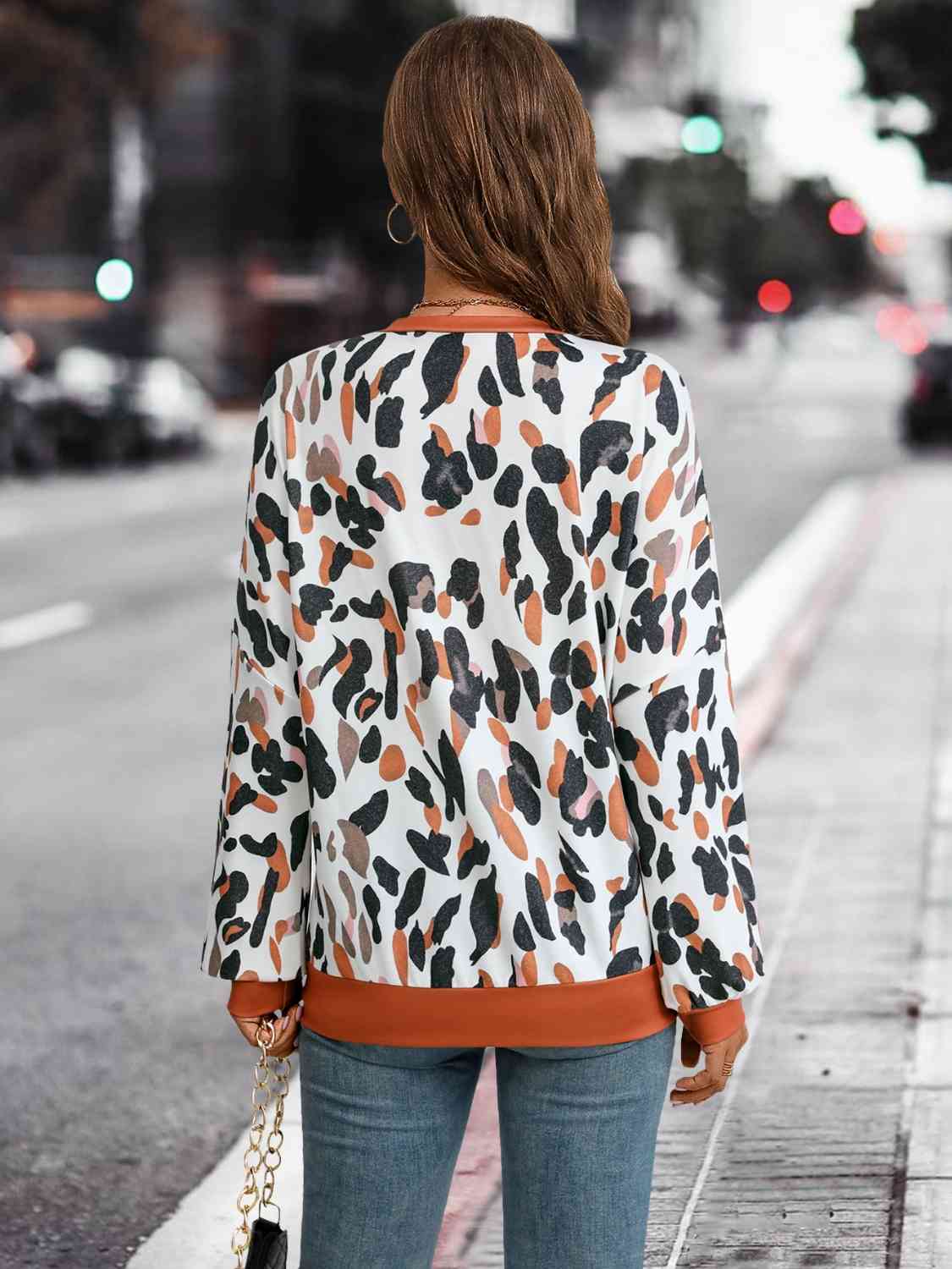 Leopard Round Neck Drop Shoulder Sweatshirt
Features: Basic style
Sheer: Opaque
Stretch: No stretch
Material composition: 95% polyester, 5% spandex
Care instructions: Machine wash cold. Tumble dry low.
ImportTopsDalilly Designs BoutiqueLeopard Round Neck Drop Shoulder Sweatshirt