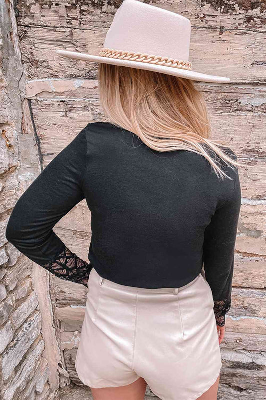 Spliced Lace Round Neck Long Sleeve Top
Sizing category: Regular
Pattern type: Solid
Style: Chic, casual
Features: Lace
Neckline: Round neck
Length: Regular
Sleeve length: Long sleeves
Sleeve type: RegulaTopsDalilly Designs BoutiqueSpliced Lace Round Neck Long Sleeve Top