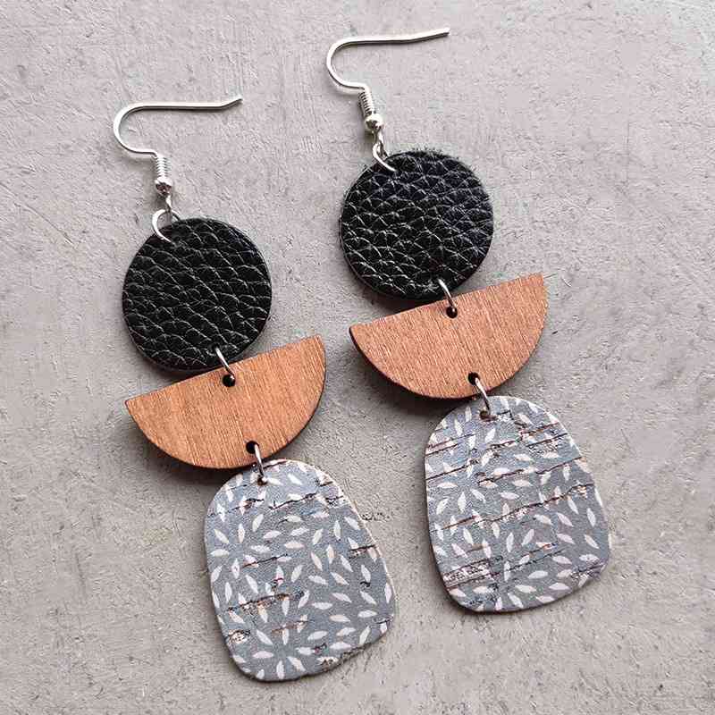 Leather & Wood Drop Earrings
Material: Leather, wood, cork
Care instructions: 1. Use a soft cloth to wipe. After each wear, you can use a soft cloth to wipe. 2. Avoid contact with water, as proActivewearDalilly Designs BoutiqueLeather & Wood Drop Earrings