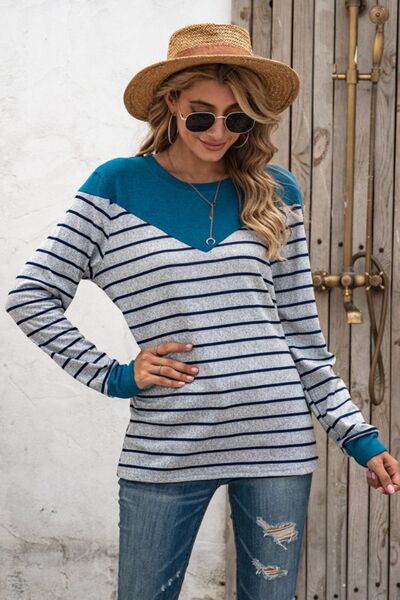 Striped Round Neck Long Sleeve T-Shirt
Features: Basic style
Sheer: Opaque
Stretch: Slightly stretchy
Material composition: 35% polyester, 65% cotton
Care instructions: Machine wash cold. Tumble dry low.TopsDalilly Designs BoutiqueStriped Round Neck Long Sleeve