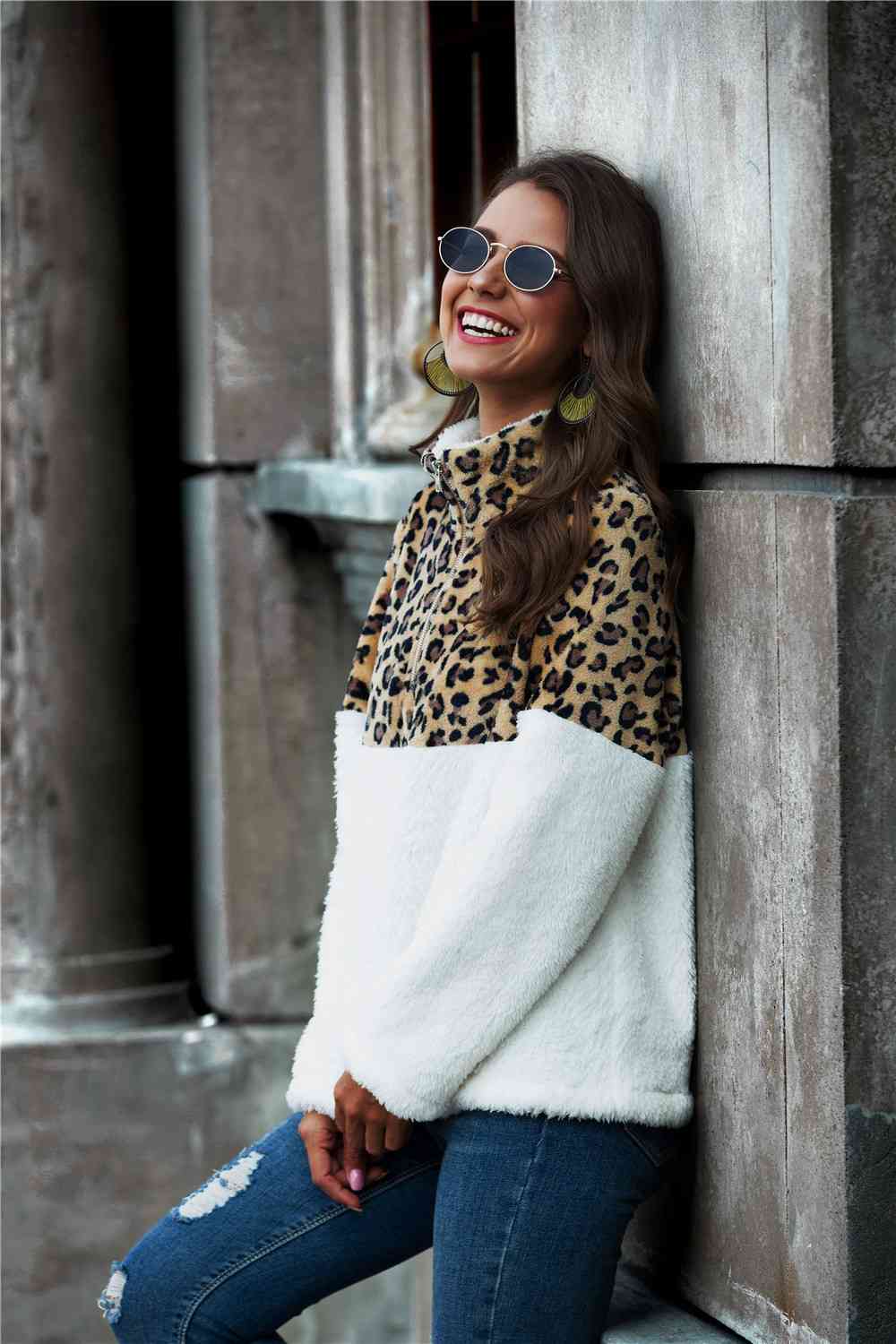 Leopard Color Block Half-Zip Collar Teddy Sweatshirt
Sizing category: Regular
Picture style: Outdoors
Pattern type: Leopard print
Style: Casual
Features: Zipper
Neckline: Half-zip collar
Length: Regular
Sleeve length:Dalilly Designs BoutiqueLeopard Color Block Half-Zip Collar Teddy Sweatshirt