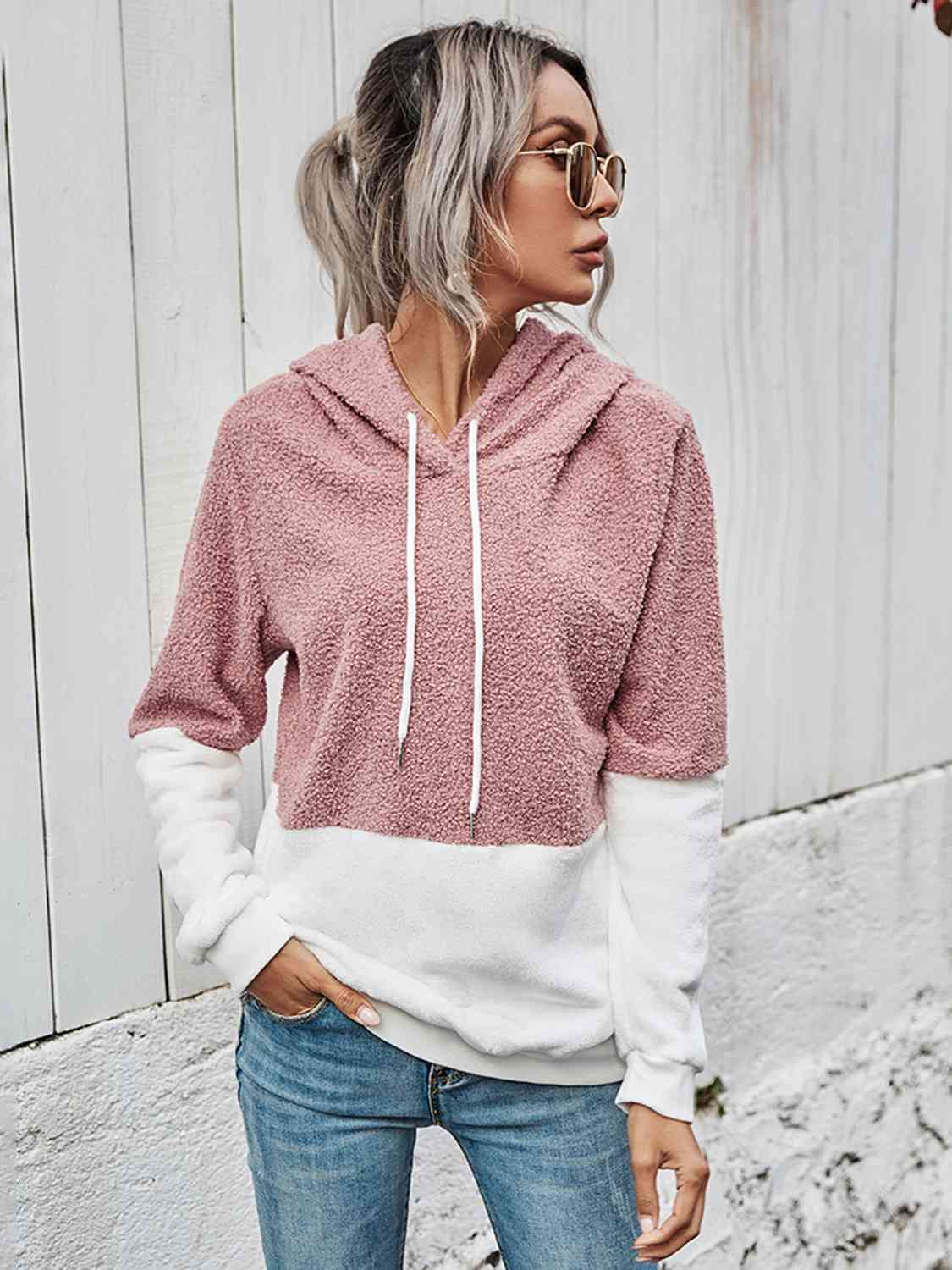 Contrast Drawstring Long Sleeve Hoodie
Features: Basic style
Sheer: Opaque
Stretch: No stretch
Material composition: 100% polyester
Care instructions: Machine wash cold. Tumble dry low.
Imported
Product TopsDalilly Designs BoutiqueContrast Drawstring Long Sleeve Hoodie