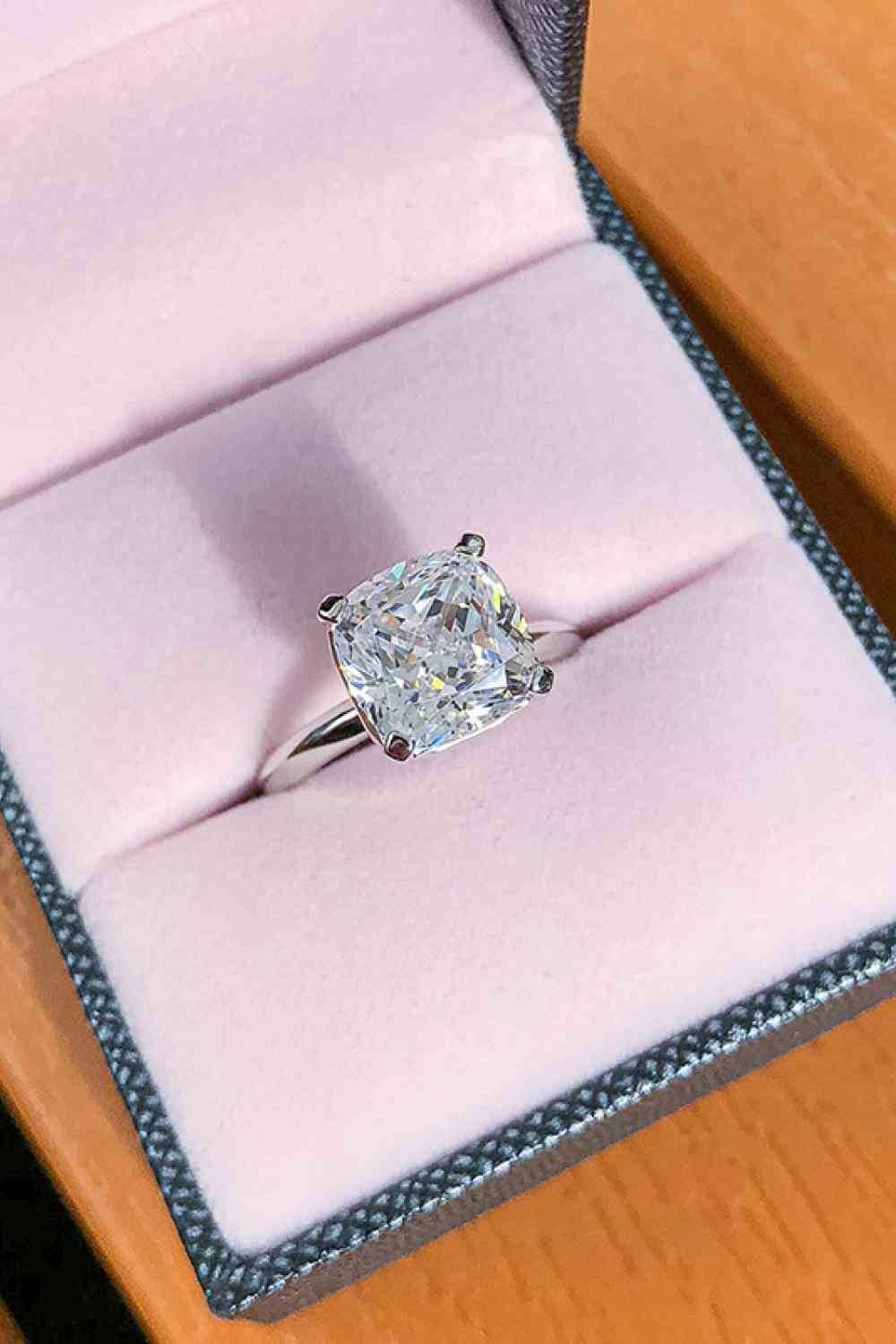 3.5 Carat Zircon 4-Prong Ring
Picture style: Ghost mannequin
Style: Minimalist
Appearance: Minimalist design
Material: 925 sterling silver, platinum-plated, zircon
Craft: Polished
Care: Avoid weAccessoriesDalilly Designs Boutique3