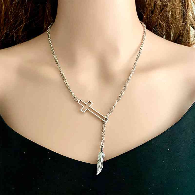 Cross Chain Necklace
Material: Alloy, Iron
Care instructions: Avoid wearing during exercise, as sweat will react with the jewelry to produce silver chloride and copper sulfide, which caAccessoriesDalilly Designs BoutiqueCross Chain Necklace