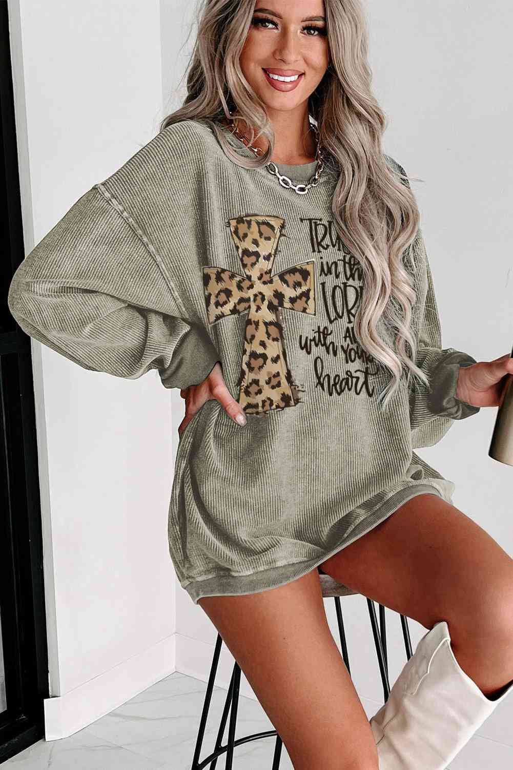 Graphic Dropped Shoulder Sweatshirt
Features: Basic style
Sheer: Opaque
Stretch: No stretch
Material composition: 100% polyester
Care instructions: Machine wash cold. Tumble dry low.
Imported
Product TopsDalilly Designs BoutiqueGraphic Dropped Shoulder Sweatshirt