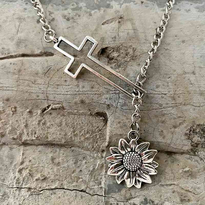 Cross Chain Necklace
Material: Alloy, Iron
Care instructions: Avoid wearing during exercise, as sweat will react with the jewelry to produce silver chloride and copper sulfide, which caAccessoriesDalilly Designs BoutiqueCross Chain Necklace