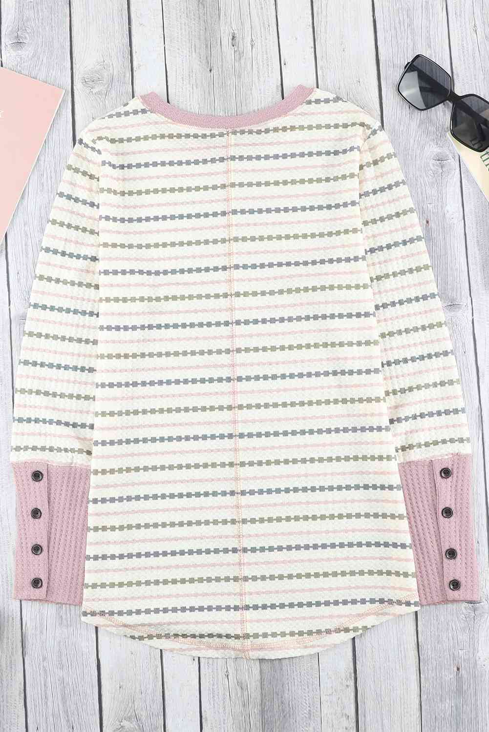 Printed Waffle-Knit Buttoned Cuff Top
Sizing category: Regular
Picture style: Studio
Pattern type: Printed
Style: Casual, minimalist
Features: Buttoned, waffle-knit
Neckline: Round neck
Length: Long
SleTopsDalilly Designs BoutiquePrinted Waffle-Knit Buttoned Cuff Top