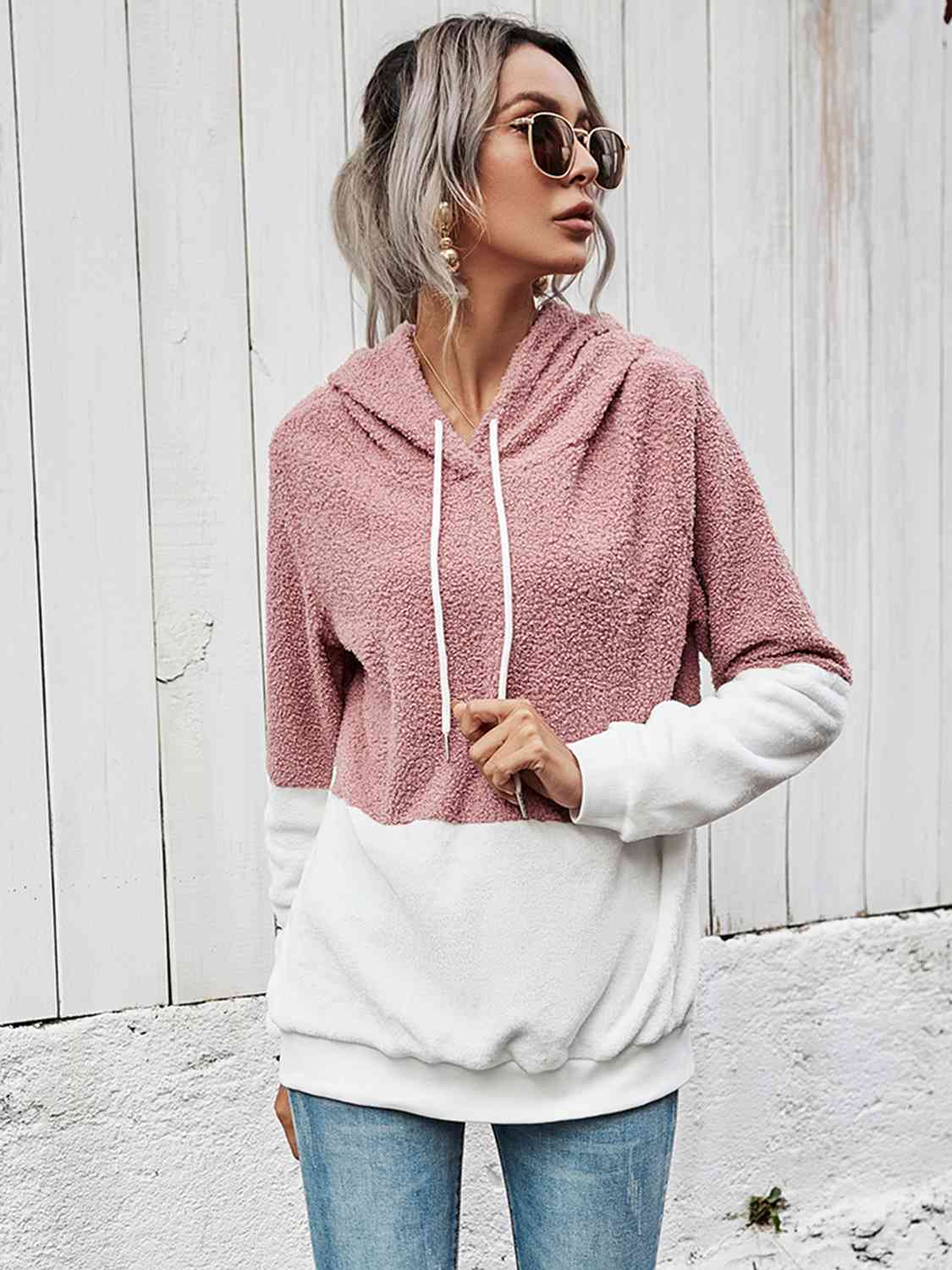 Contrast Drawstring Long Sleeve Hoodie
Features: Basic style
Sheer: Opaque
Stretch: No stretch
Material composition: 100% polyester
Care instructions: Machine wash cold. Tumble dry low.
Imported
Product TopsDalilly Designs BoutiqueContrast Drawstring Long Sleeve Hoodie