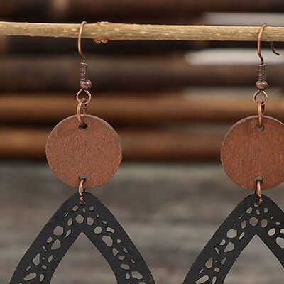 Hollowed Wooden Teardrop Earrings
Pieces: 1-piece
Material: Iron, leather
Care instructions:
1. Use a soft cloth to wipe. After each wear, you can use a soft cloth to wipe.2. Avoid contact with wateAccessoriesDalilly Designs BoutiqueHollowed Wooden Teardrop Earrings