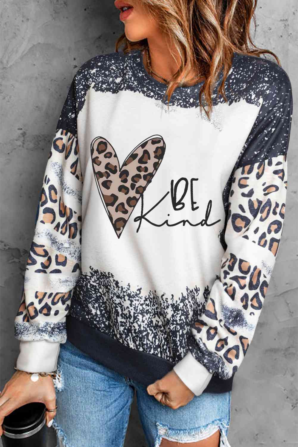 Mixed Print Drop Shoulder Sweatshirt
Sizing category: Regular
Picture style: Studio
Pattern type: Printed
Style: Casual
Features: Basic style
Neckline: Round neck
Length: Regular
Sleeve length: Long slTopsDalilly Designs BoutiqueMixed Print Drop Shoulder Sweatshirt