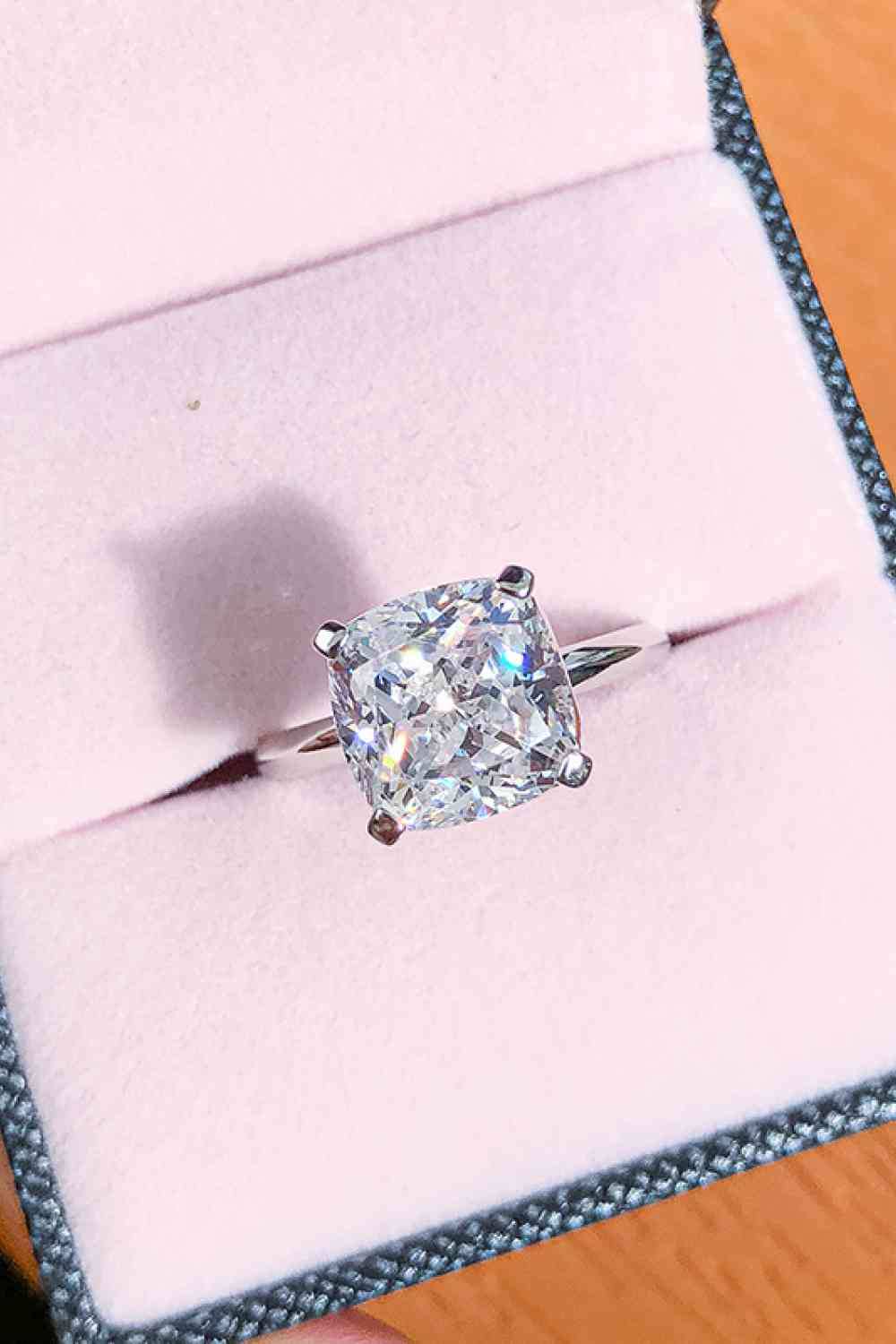 3.5 Carat Zircon 4-Prong Ring
Picture style: Ghost mannequin
Style: Minimalist
Appearance: Minimalist design
Material: 925 sterling silver, platinum-plated, zircon
Craft: Polished
Care: Avoid weAccessoriesDalilly Designs Boutique3