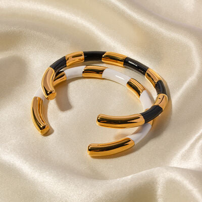 18K Gold-Plated Stainless Steel Bracelet
Pieces: 1-piece
Material: 18K gold-plated, Stainless steel
Care instructions: Avoid wearing during exercise, as sweat will react with the jewelry to produce silver AccessoriesDalilly Designs Boutique18K Gold-Plated Stainless Steel Bracelet