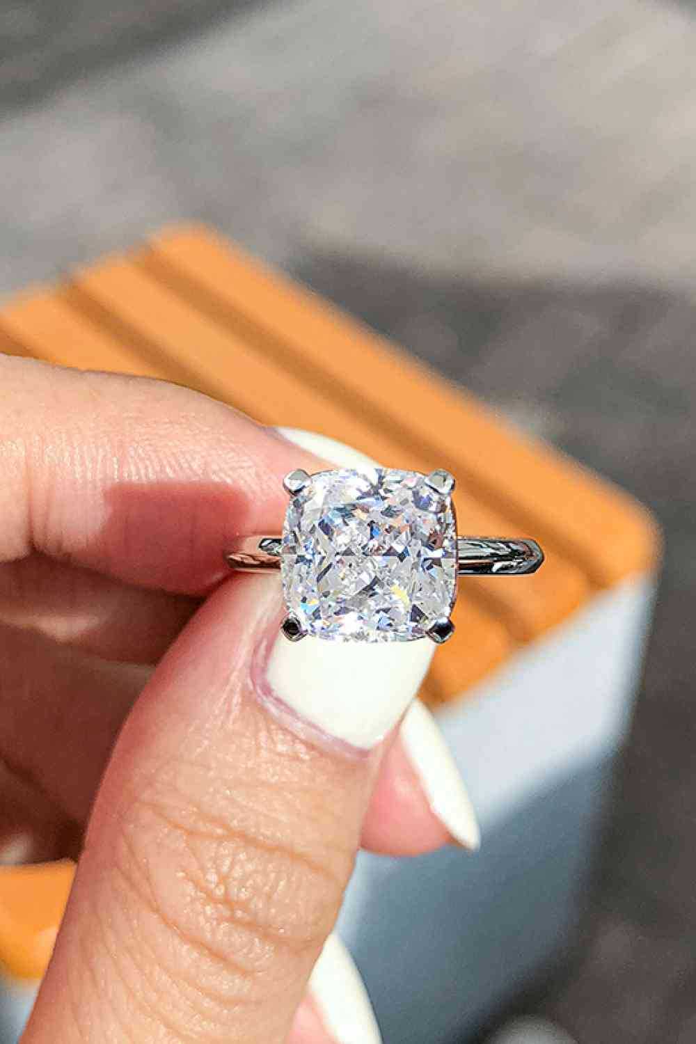 3.5 Carat Zircon 4-Prong Ring
Picture style: Ghost mannequin
Style: Minimalist
Appearance: Minimalist design
Material: 925 sterling silver, platinum-plated, zircon
Craft: Polished
Care: Avoid weAccessoriesDalilly Designs Boutique3