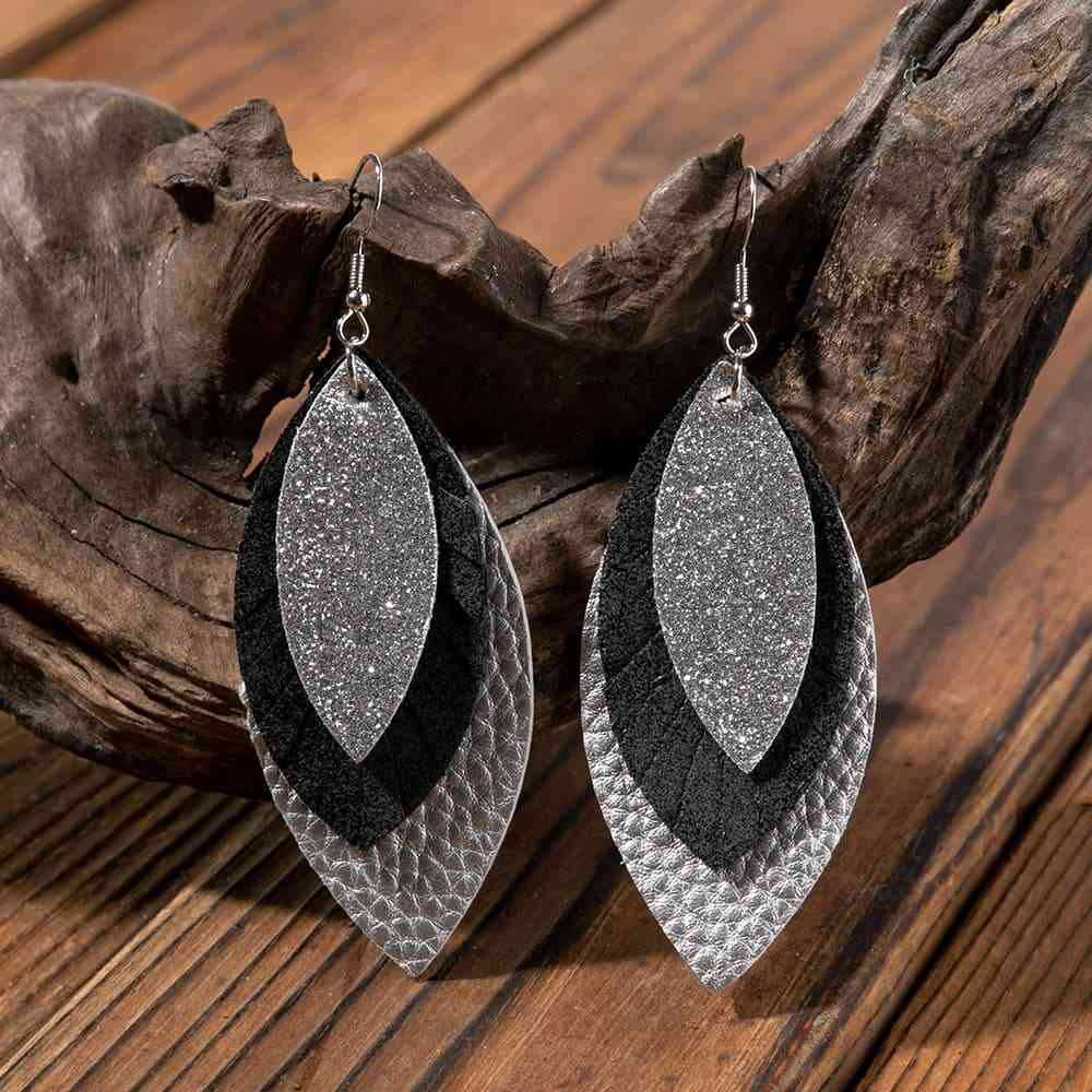 PU Leather Drop Earrings
Material: Alloy, PU
Care instructions: Avoid wearing during exercise, as sweat will react with the jewelry to produce silver chloride and copper sulfide, which causAccessoriesDalilly Designs BoutiquePU Leather Drop Earrings