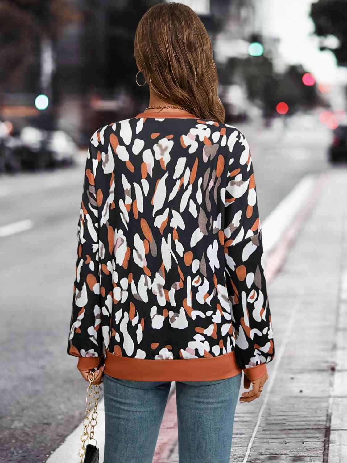 Leopard Round Neck Drop Shoulder Sweatshirt
Features: Basic style
Sheer: Opaque
Stretch: No stretch
Material composition: 95% polyester, 5% spandex
Care instructions: Machine wash cold. Tumble dry low.
ImportTopsDalilly Designs BoutiqueLeopard Round Neck Drop Shoulder Sweatshirt